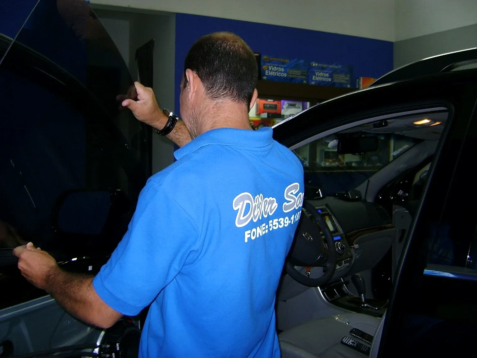 Visibilidade através de vidro com película automotiva