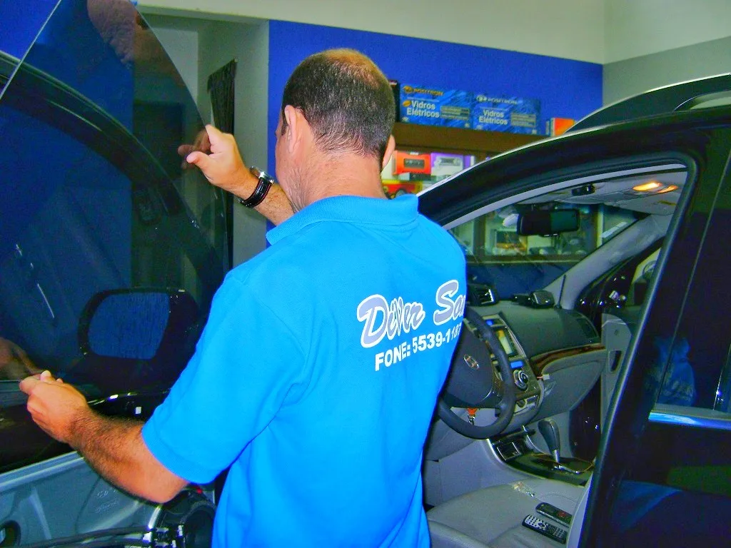 Visibilidade através de vidro com película automotiva